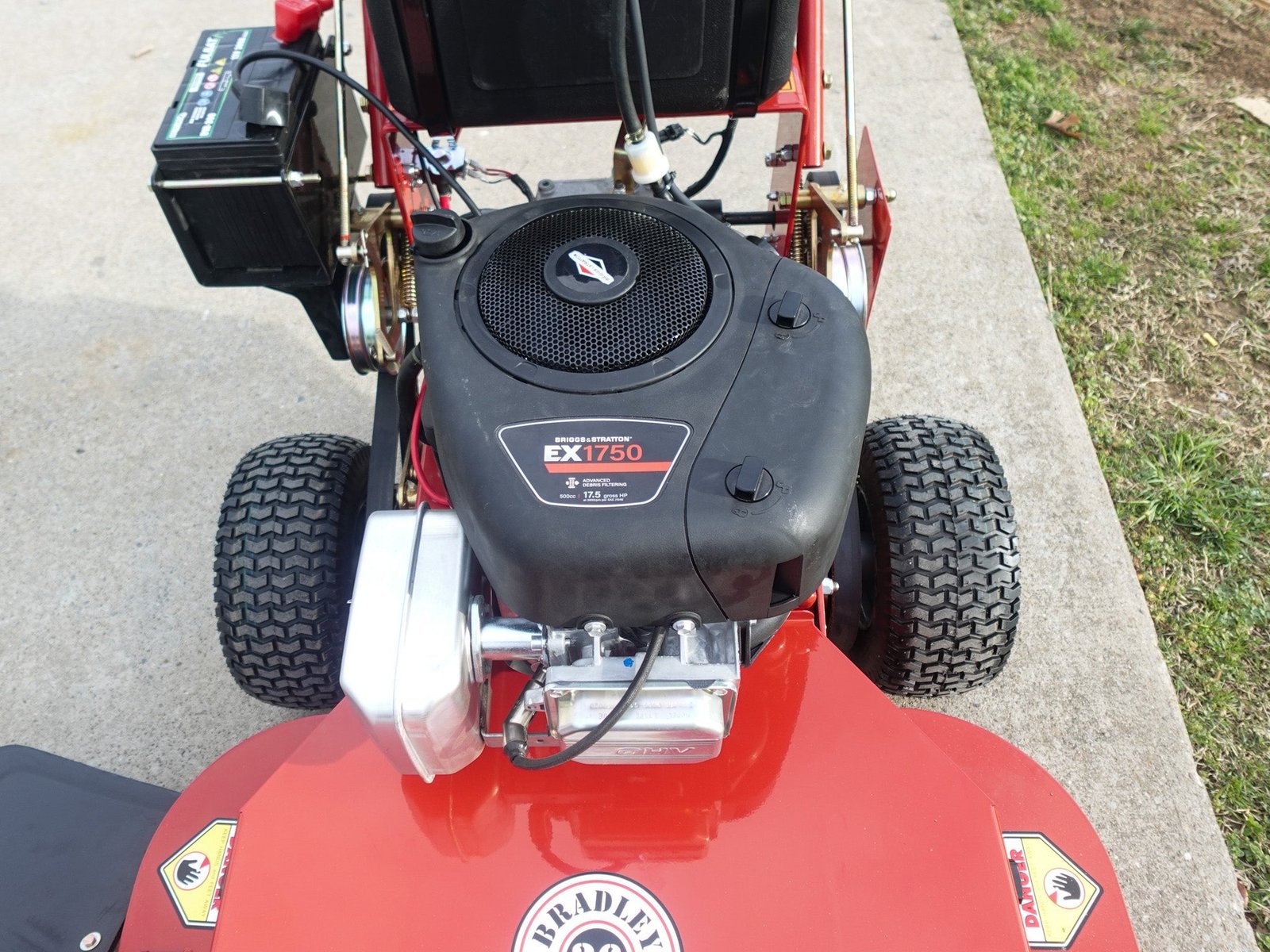 Bradley 36BDE-BS17 36″ Belt Drive E-Clutch Walk Behind Mower 17.5HP Briggs