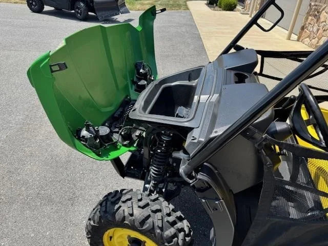 2022 John Deere Gator XUV560E Utility Cart for Sale