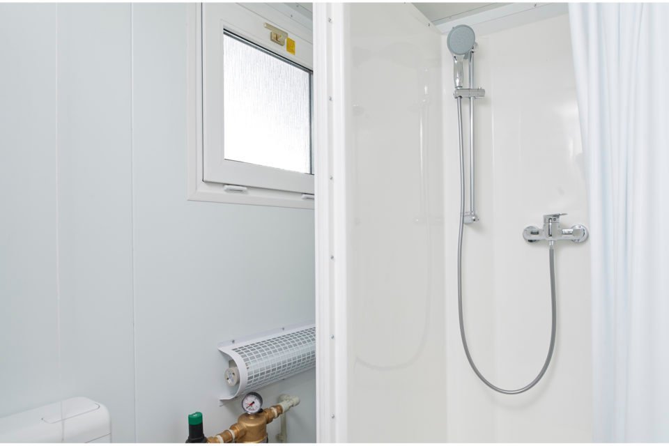 8Ft x 5Ft Mains Toilet/Shower