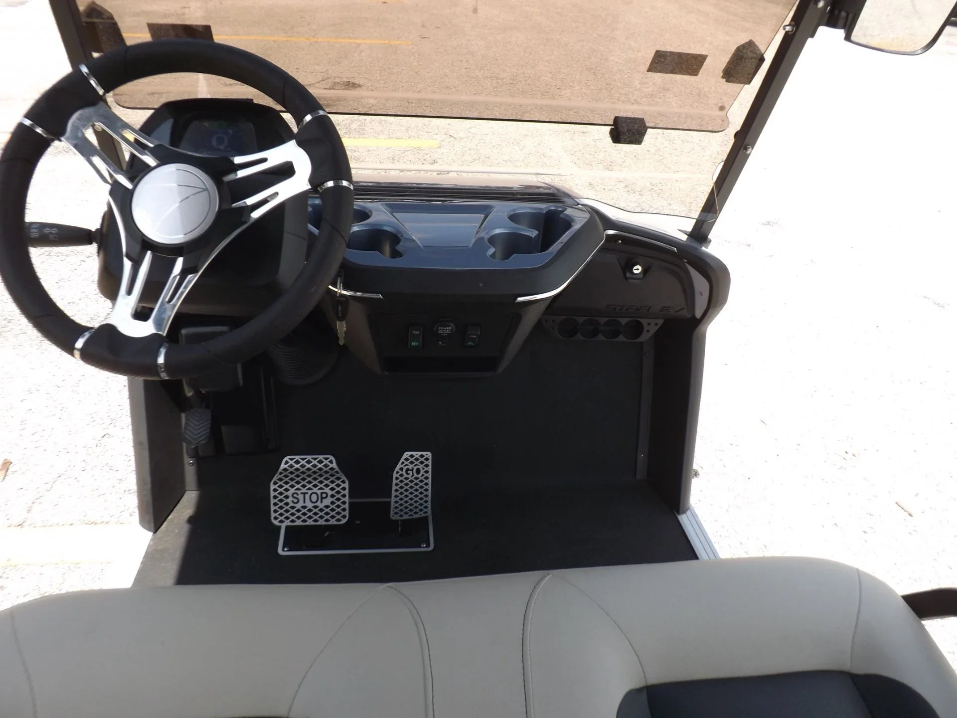 2024 Star EV SIRIUS 4+2 Lithium Golf Cart for Sale