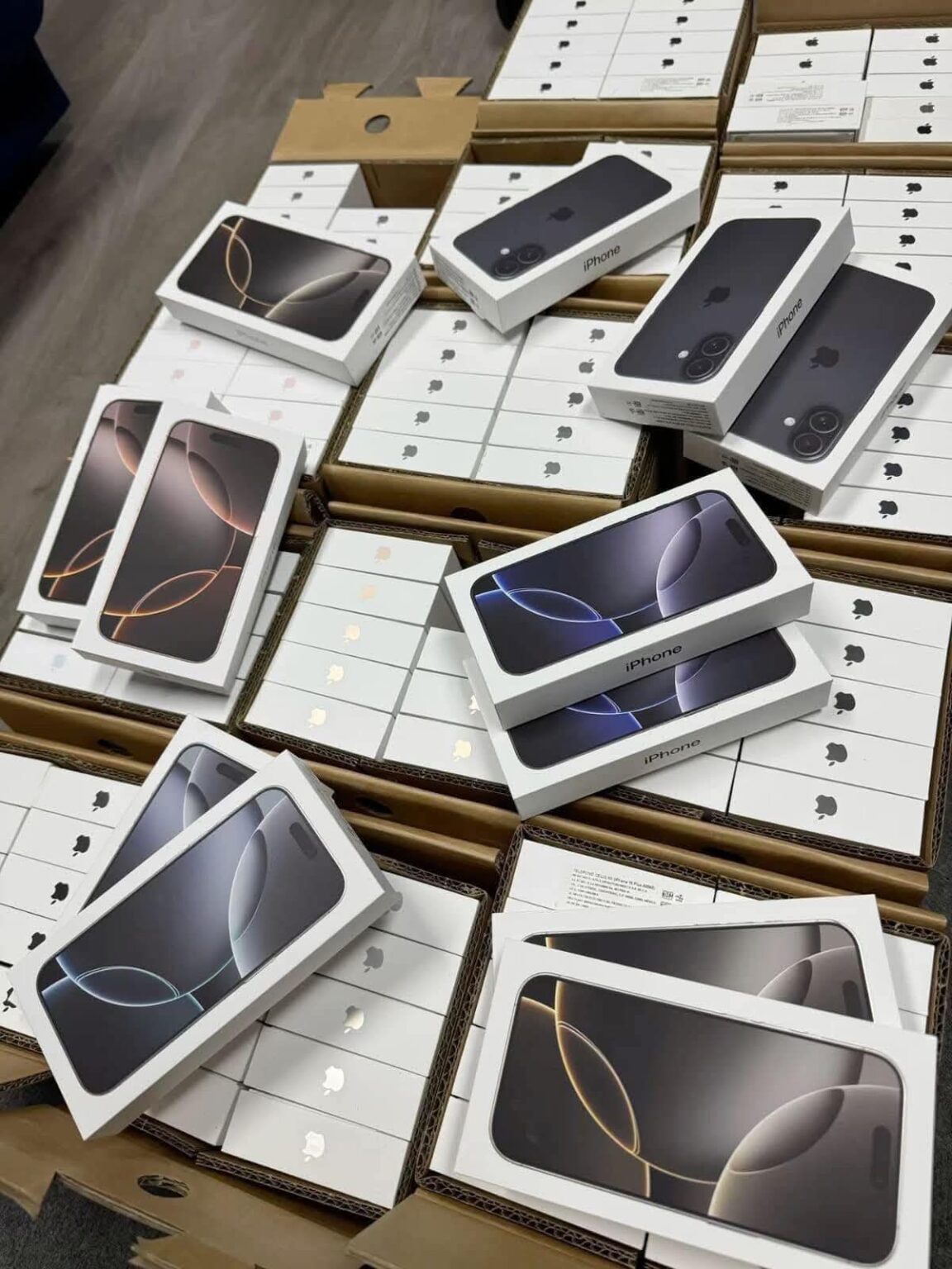 Wholesale iPhone 16 Pro Max Liquidation Pallets