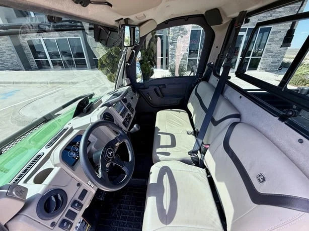 2024 John Deere Gator XUV 835R Signature Edition 4WD Utility Cart for Sale