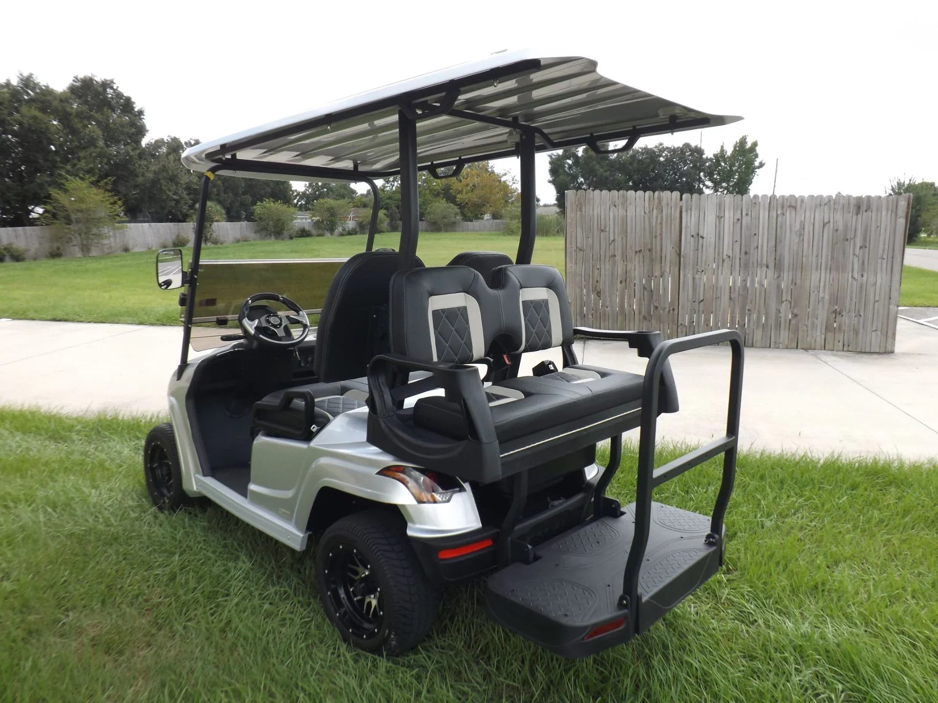 Light Metallic 2023 Star EV SIRIUS 2+2 Golf Cart for Sale