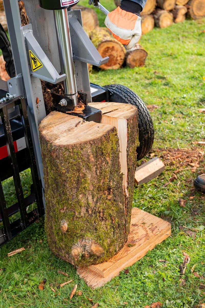 Oregon® 30-Ton 196cc Kohler HV Log Splitter with Hydraulic Fluid (OR30TKO-2)