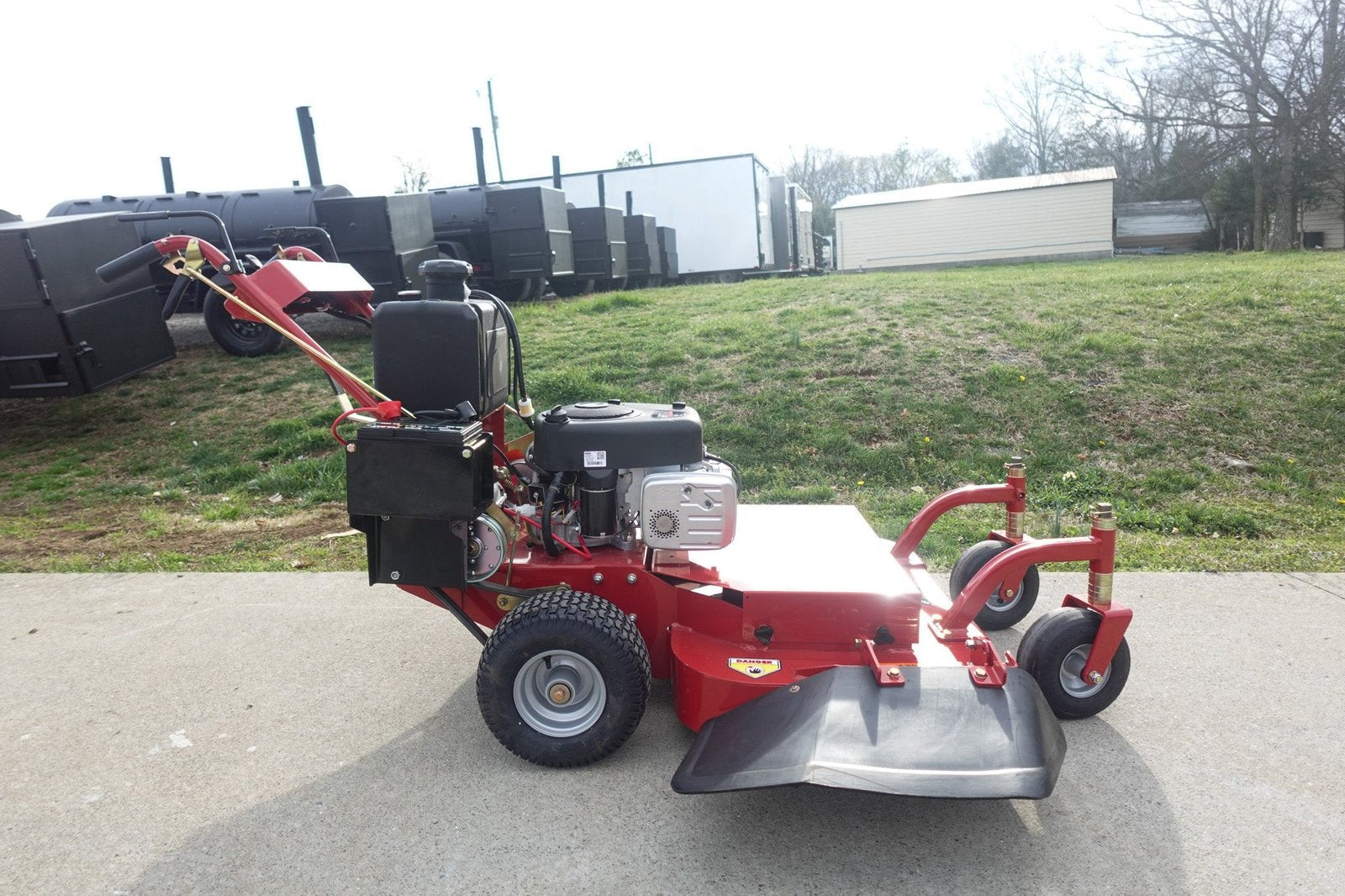 Bradley 36BDE-BS17 36″ Belt Drive E-Clutch Walk Behind Mower 17.5HP Briggs