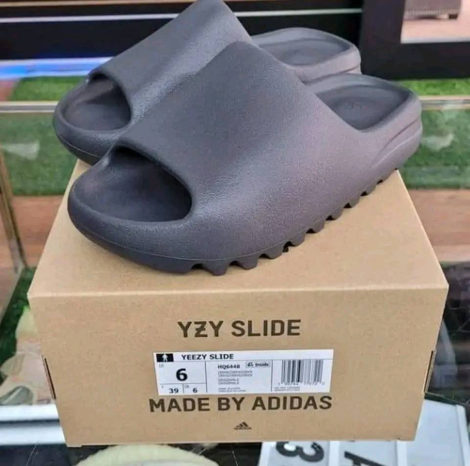Yeezy Slides Pallets