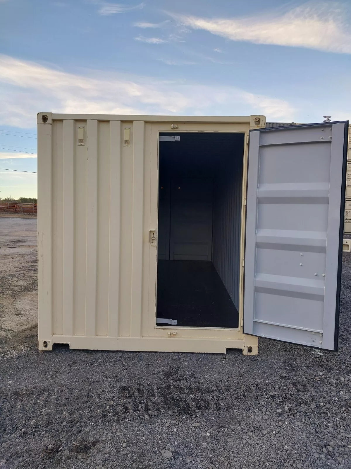 New One-trip 20′ Storage Container with Man Door. Tri Door.