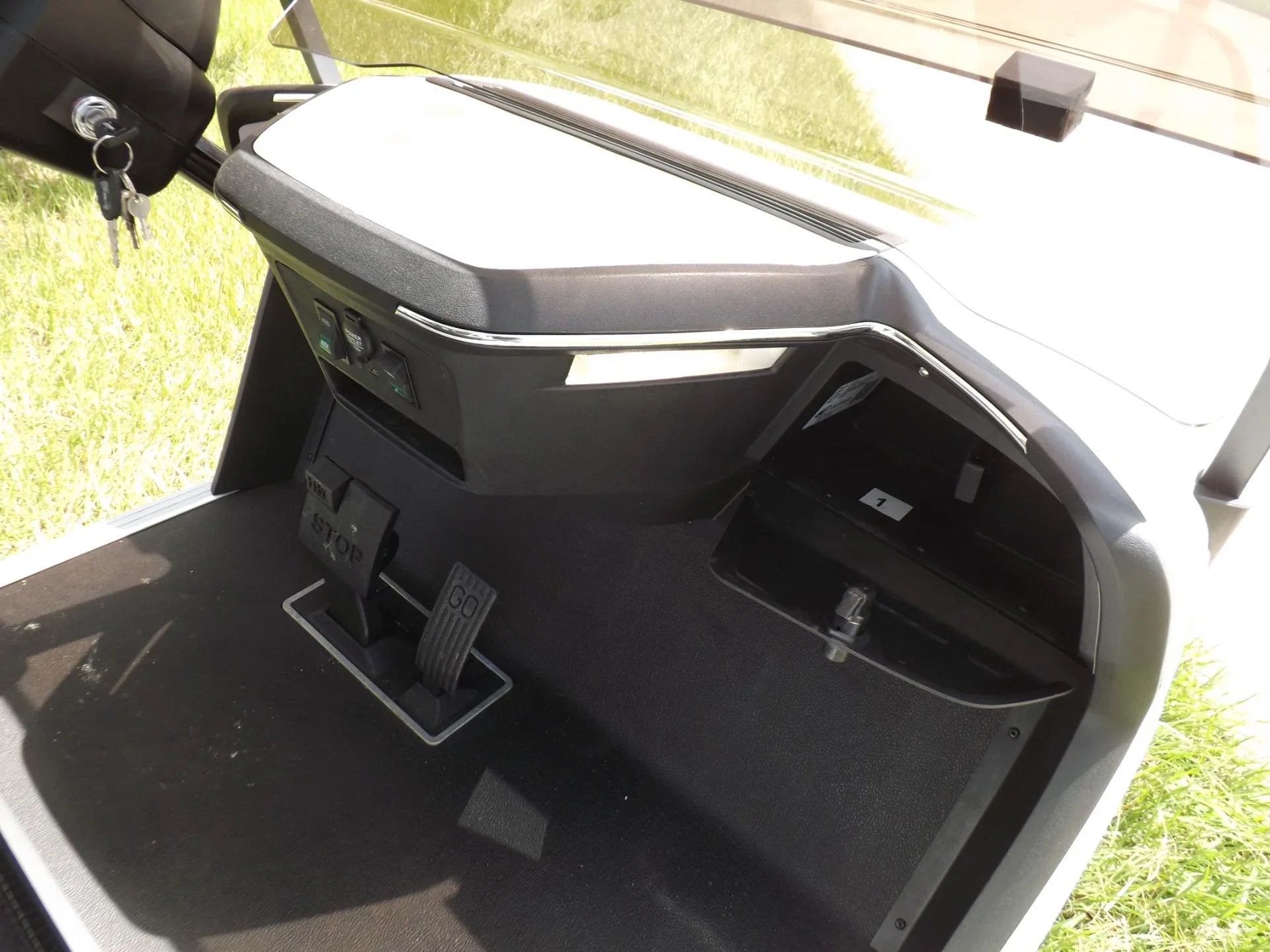 White 2023 Star EV SIRIUS 2+2 Golf Cart for Sale
